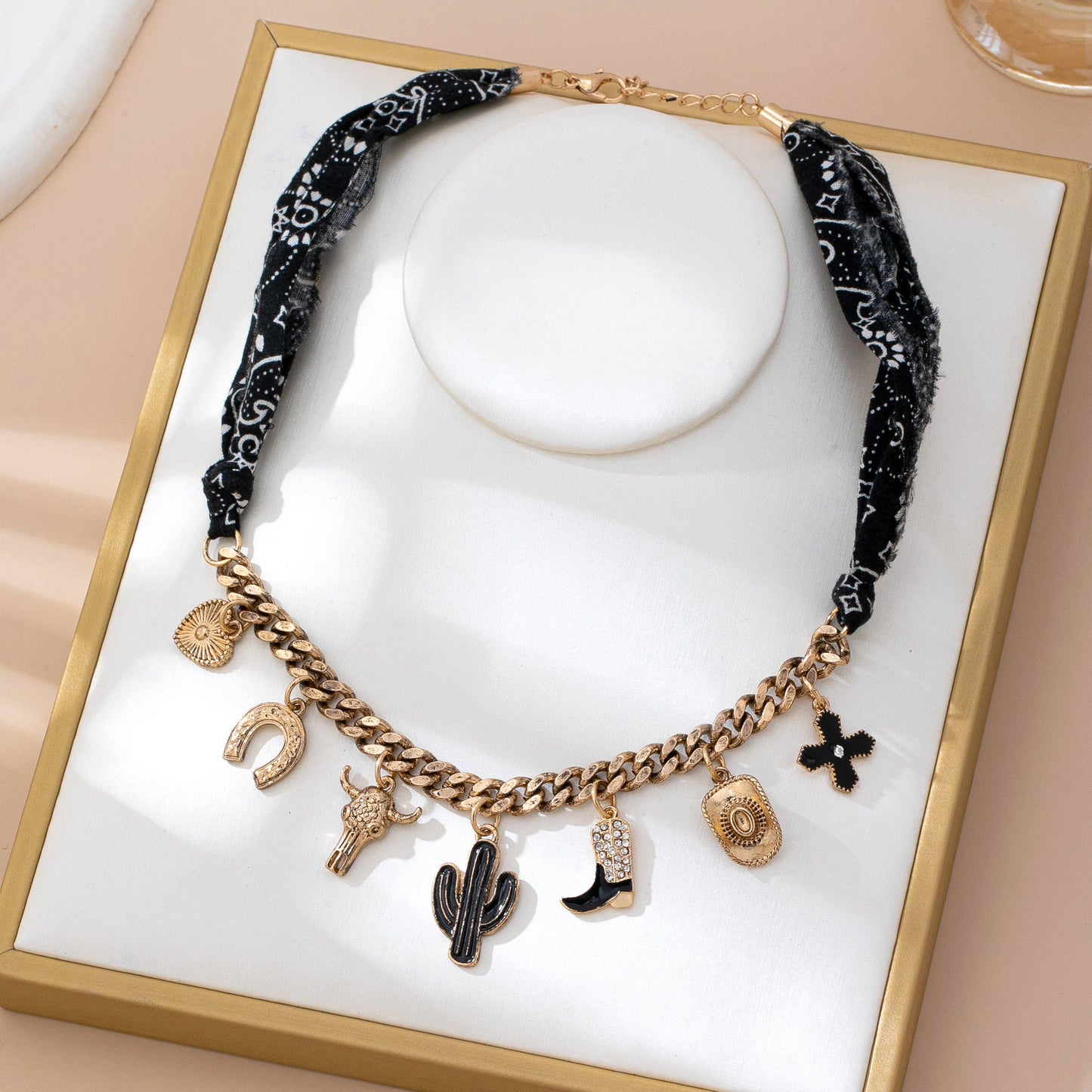 WC / Western Necklace (Black)