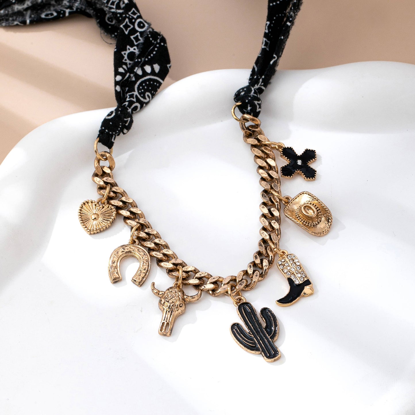 WC / Western Necklace (Black)