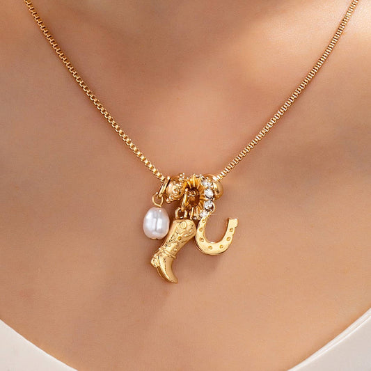 WC / Western Horseshoe with Pearl Necklace